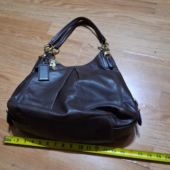 Classic Leather Hobo Bag in Dark Brown - Coach - Picture 4 of 7